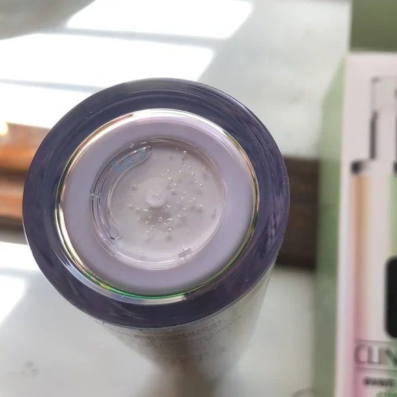 New Clinique Even Better Clinical Radical Dark Spot Corrector+Interruptor - Picture 4 of 7